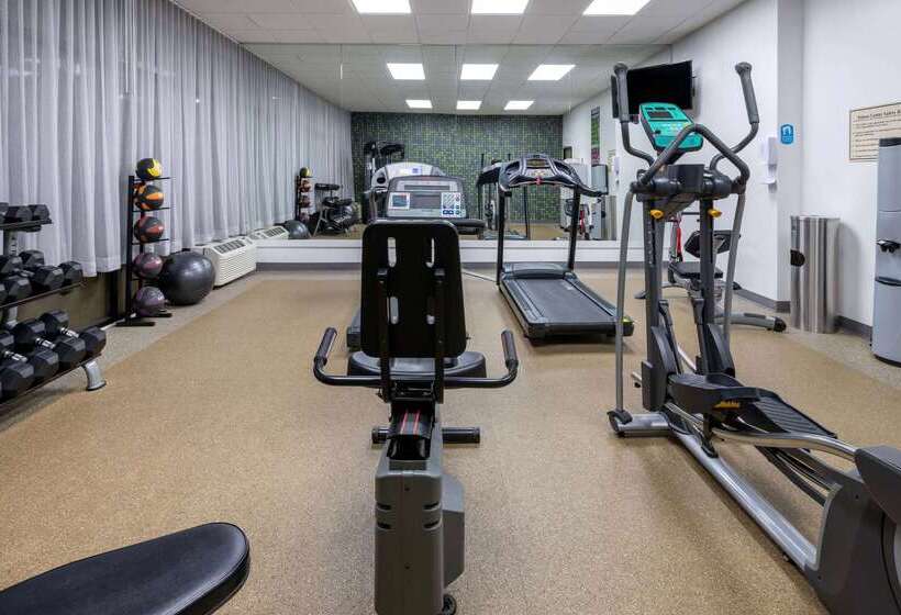 בית מלון כפרי Baymont By Wyndham White Plains  Elmsford