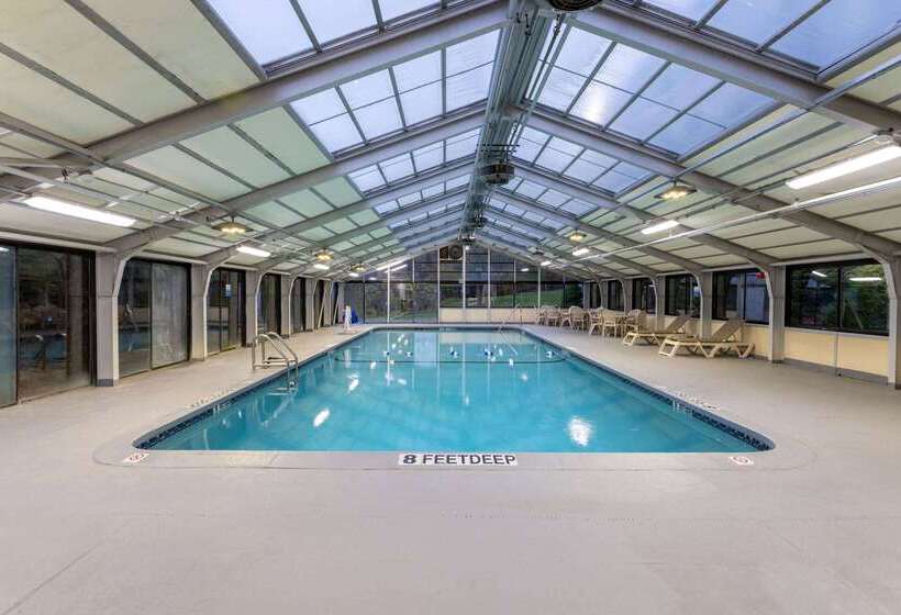 בית מלון כפרי Baymont By Wyndham White Plains  Elmsford