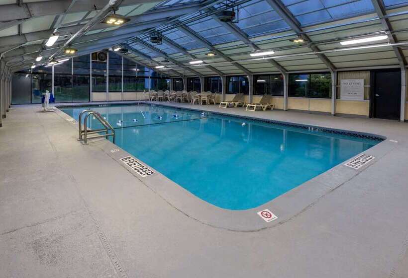 בית מלון כפרי Baymont By Wyndham White Plains  Elmsford