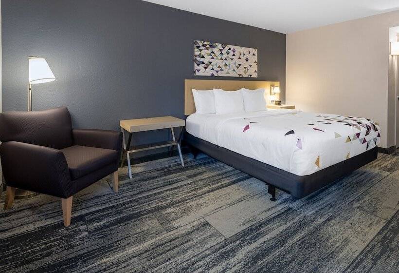 בית מלון כפרי Baymont By Wyndham White Plains  Elmsford