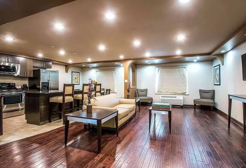 호텔 Clarion Inn Elmhurst  Oak Brook Near I88, I290, I294