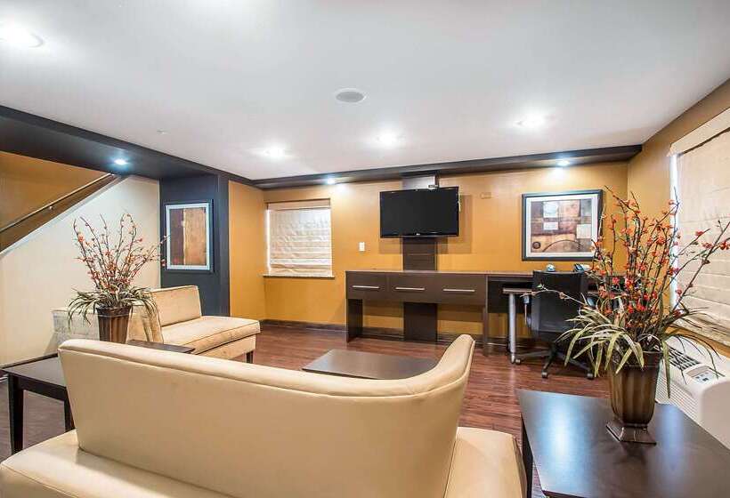 בית מלון כפרי Clarion Inn Elmhurst  Oak Brook Near I88, I290, I294