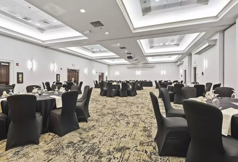 בית מלון כפרי Doubletree By Hilton Columbus