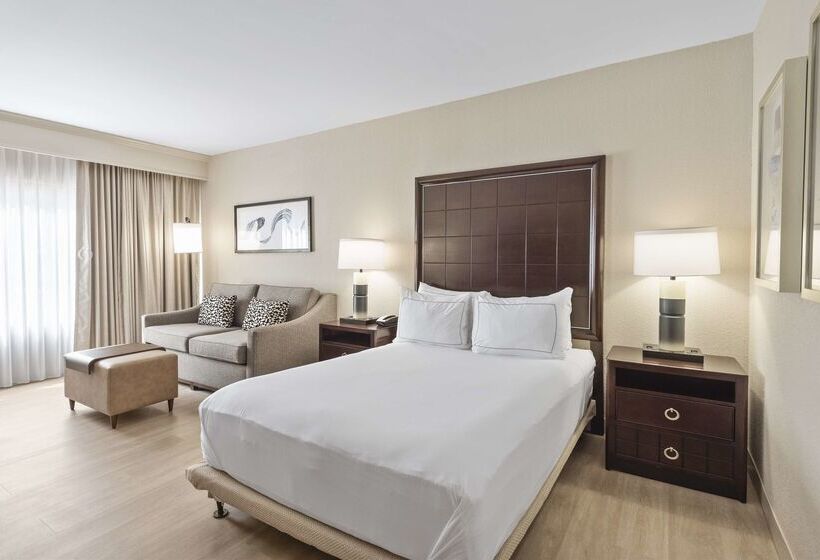 هتل Doubletree By Hilton Columbus