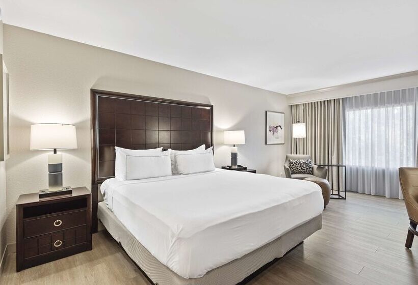 هتل Doubletree By Hilton Columbus