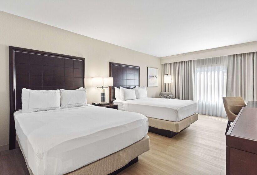 هتل Doubletree By Hilton Columbus