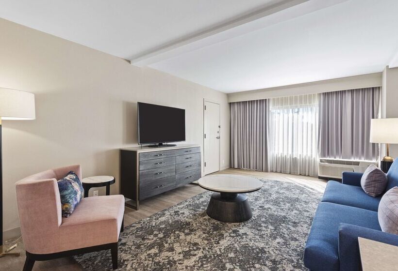 هتل Doubletree By Hilton Columbus