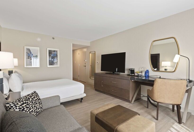 هتل Doubletree By Hilton Columbus