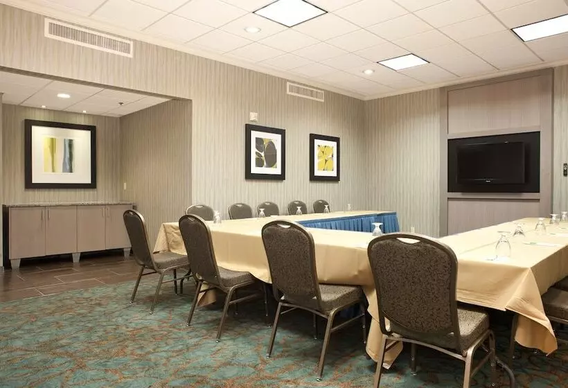 Отель Holiday Inn Rock Island Quad Cities, An Ihg