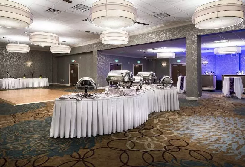 Отель Holiday Inn Rock Island Quad Cities, An Ihg