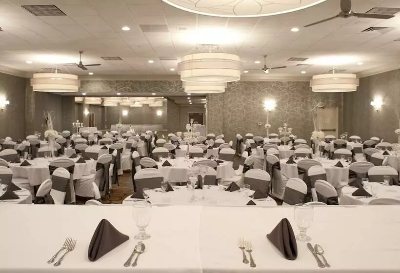 Отель Holiday Inn Rock Island Quad Cities, An Ihg