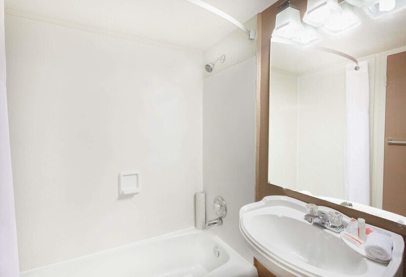 Отель Howard Johnson By Wyndham Yuma