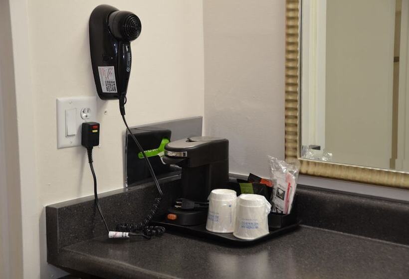 Отель Howard Johnson By Wyndham Yuma