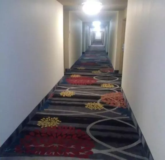 酒店 Ramada Plaza By Wyndham Louisville & Conference Center