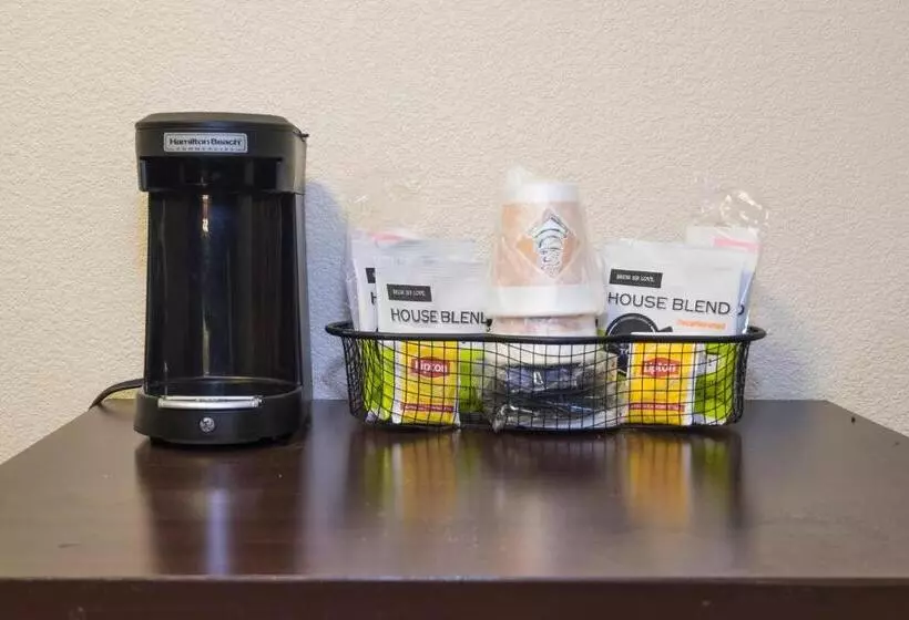 Otel Red Roof Inn Hampton Coliseum And Convention Center