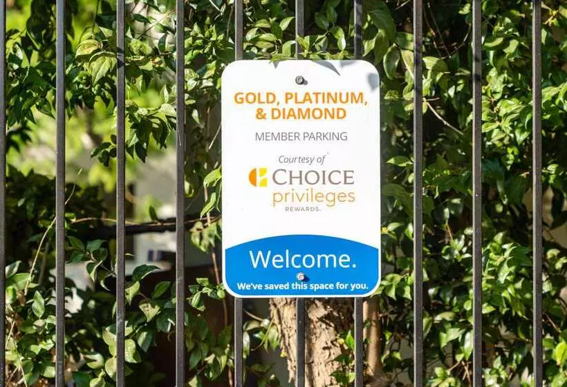 בית מלון כפרי Rodeway Inn & Suites Coltonriverside