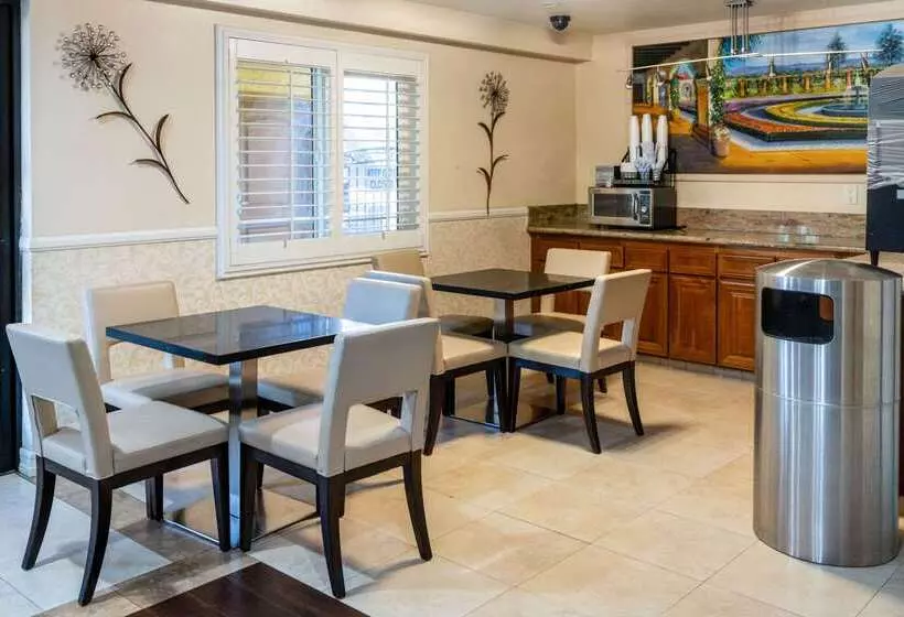 בית מלון כפרי Rodeway Inn & Suites Coltonriverside