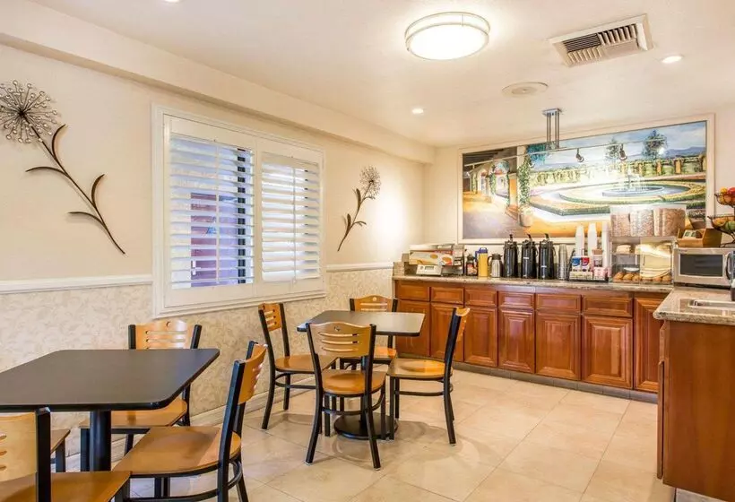 בית מלון כפרי Rodeway Inn & Suites Coltonriverside