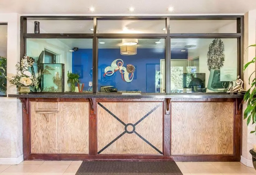 בית מלון כפרי Rodeway Inn & Suites Coltonriverside