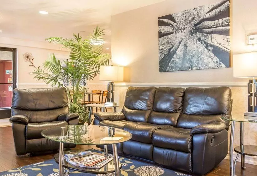 בית מלון כפרי Rodeway Inn & Suites Coltonriverside