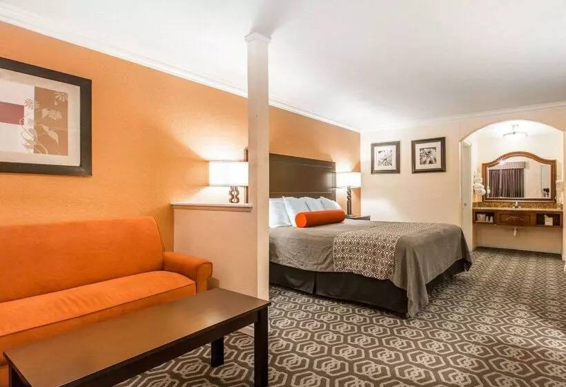 בית מלון כפרי Rodeway Inn & Suites Coltonriverside