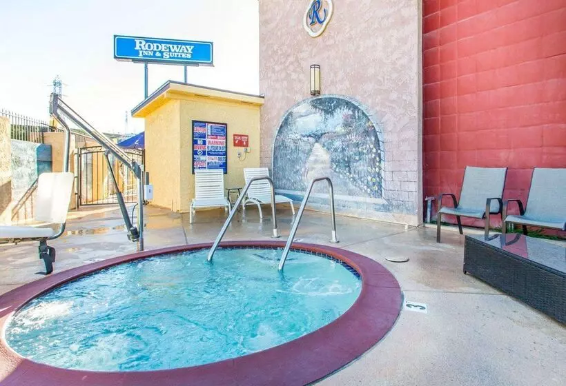 בית מלון כפרי Rodeway Inn & Suites Coltonriverside