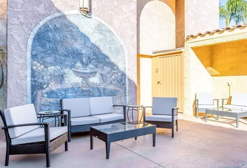 בית מלון כפרי Rodeway Inn & Suites Coltonriverside