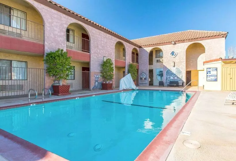 בית מלון כפרי Rodeway Inn & Suites Coltonriverside