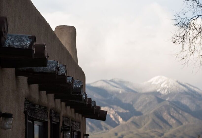 هتل Sagebrush Inn & Suites