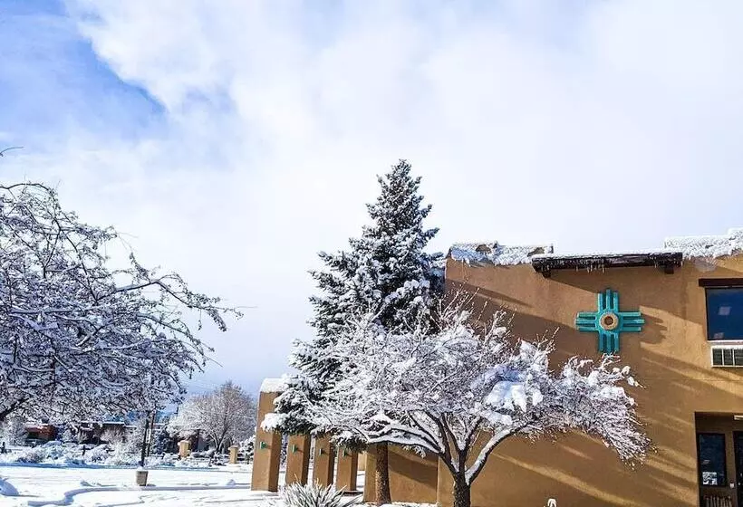 酒店 Sagebrush Inn & Suites