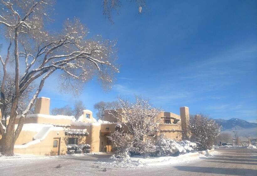 هتل Sagebrush Inn & Suites