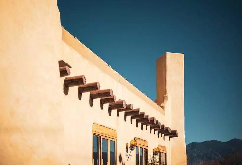 酒店 Sagebrush Inn & Suites