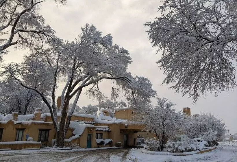 酒店 Sagebrush Inn & Suites