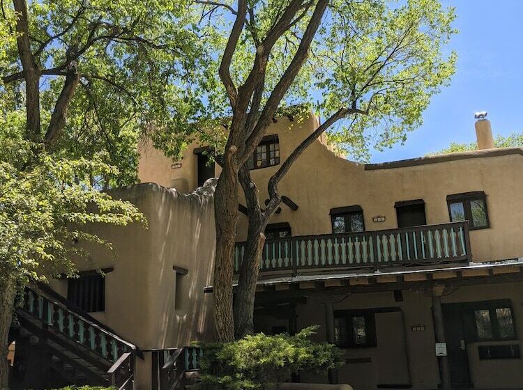 هتل Sagebrush Inn & Suites