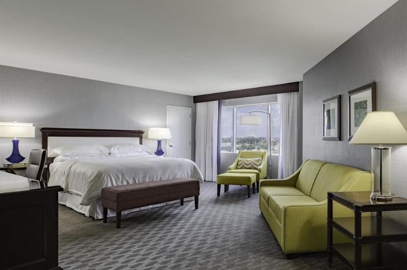 هتل Sheraton Arlington