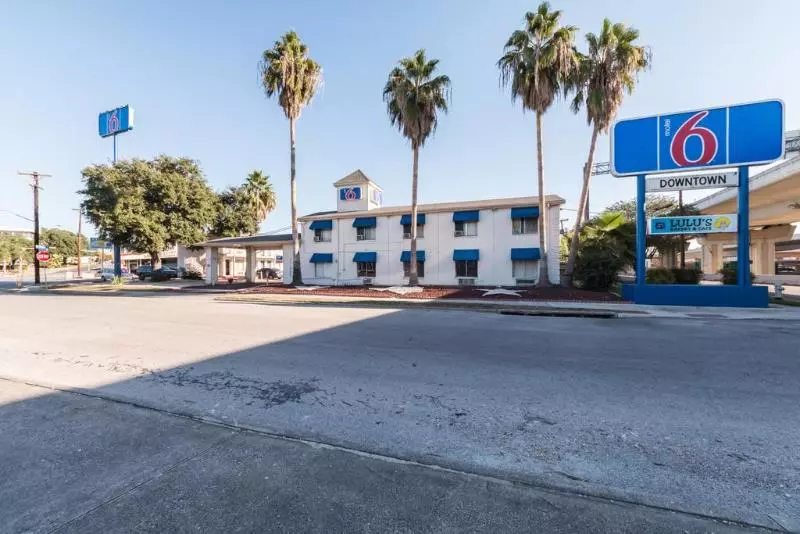 فندق Surestay  By Best Western San Antonio Riverwalk