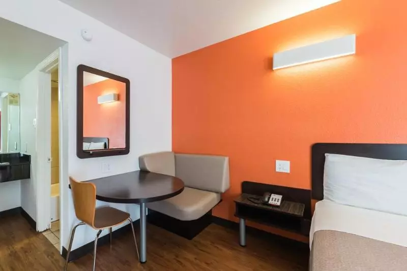 فندق Surestay  By Best Western San Antonio Riverwalk