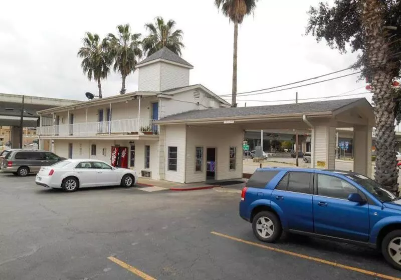 فندق Surestay  By Best Western San Antonio Riverwalk