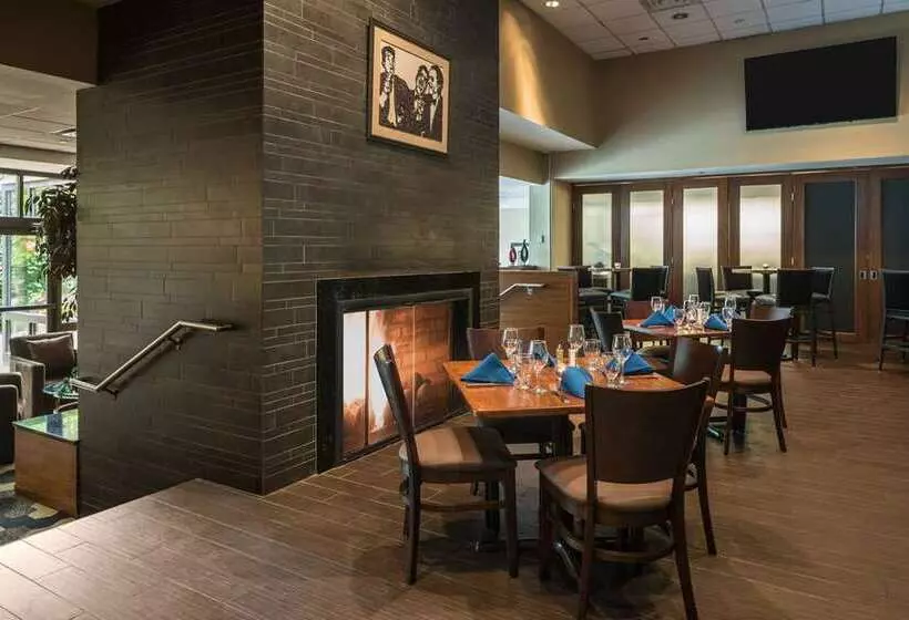 فندق The Saratoga Hilton