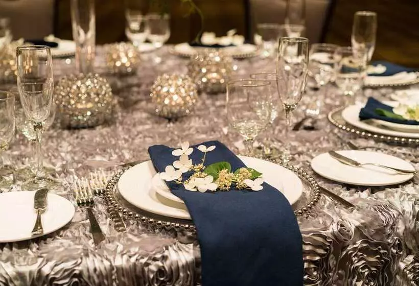 فندق The Saratoga Hilton