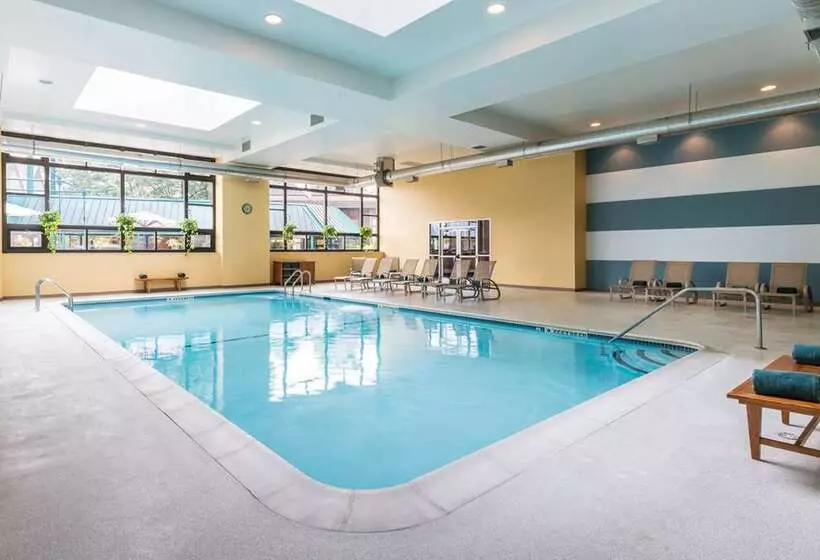 فندق The Saratoga Hilton