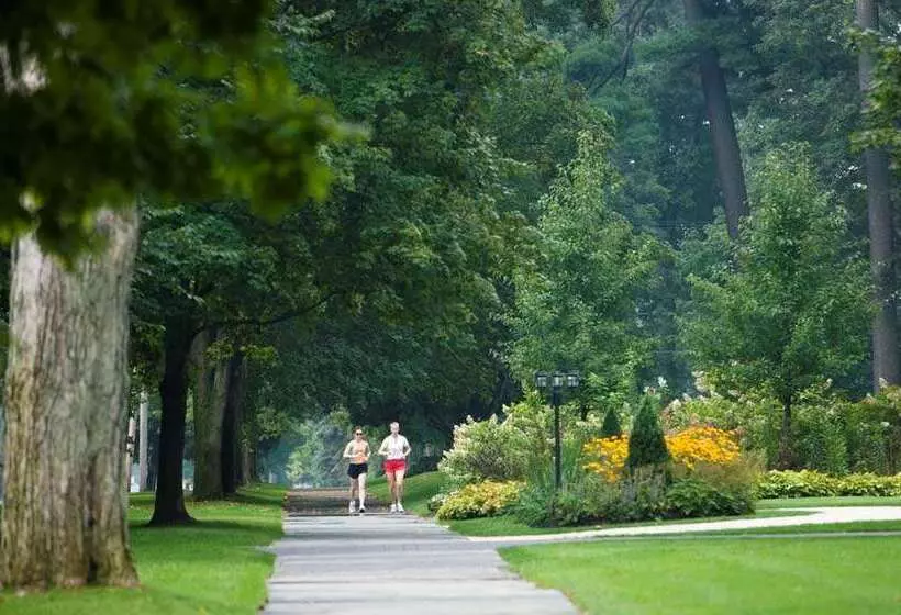 فندق The Saratoga Hilton