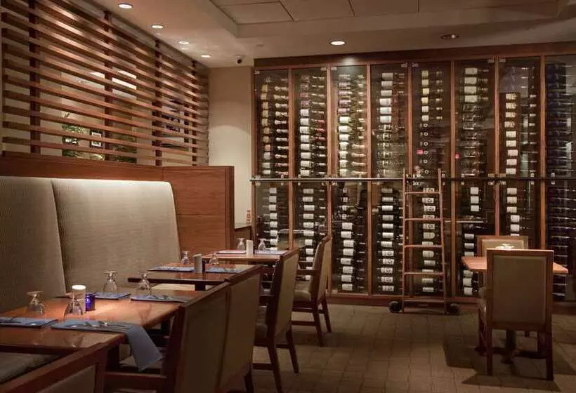 فندق The Saratoga Hilton