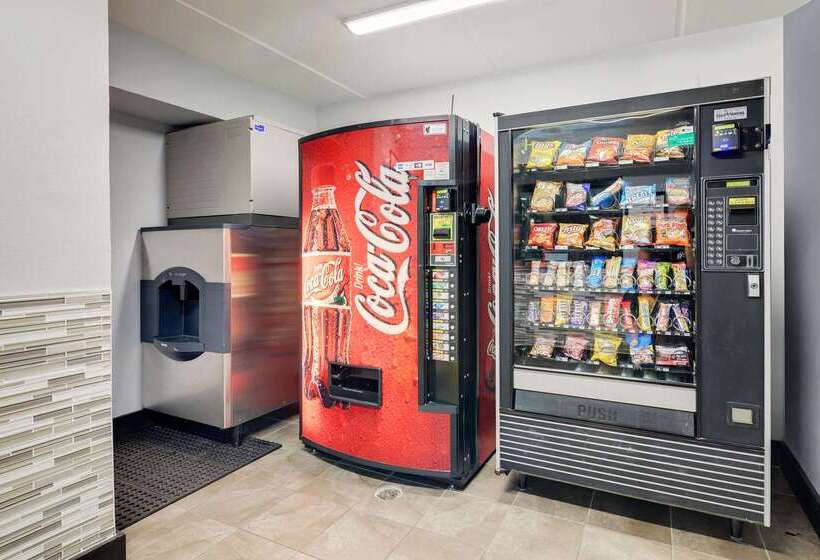 فندق على الطريق Travelodge By Wyndham College Park