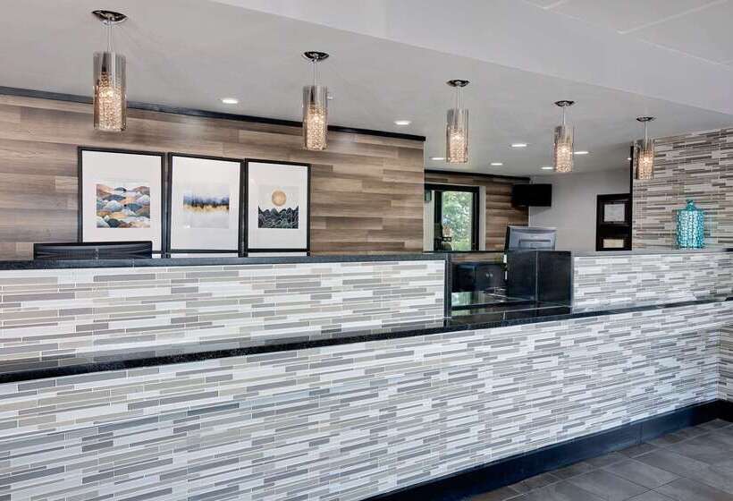 فندق على الطريق Travelodge By Wyndham College Park