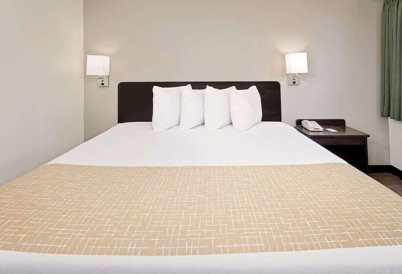 فندق على الطريق Travelodge By Wyndham College Park