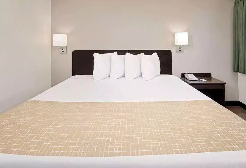 モーテル Travelodge By Wyndham College Park