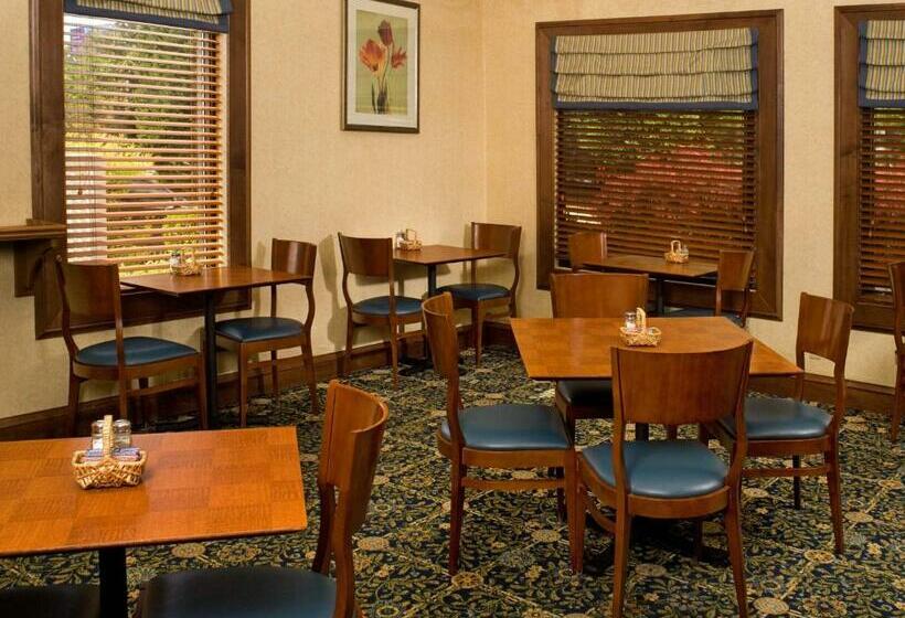 اقامتگاه Surestay Studio By Best Western Charlotte Executive Park