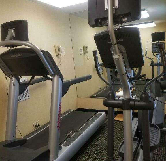 اقامتگاه Surestay Studio By Best Western Charlotte Executive Park