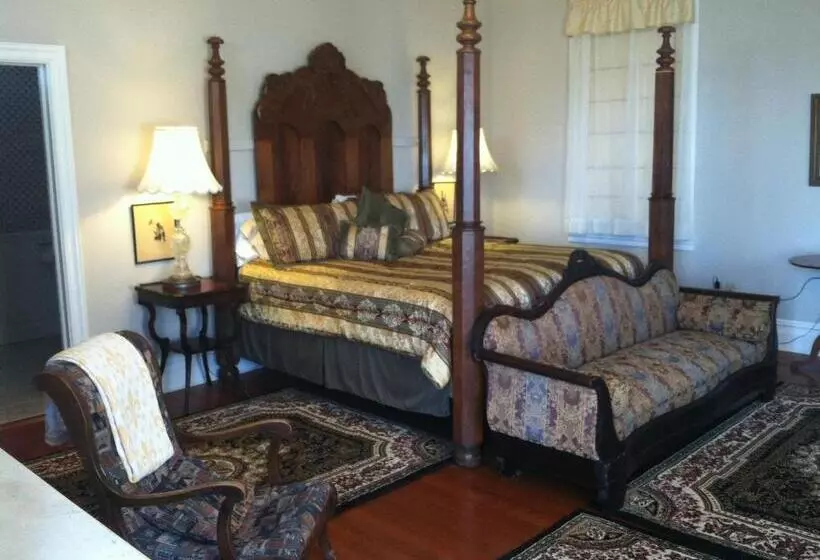 Corners Mansion Inn   A Bed And Breakfast